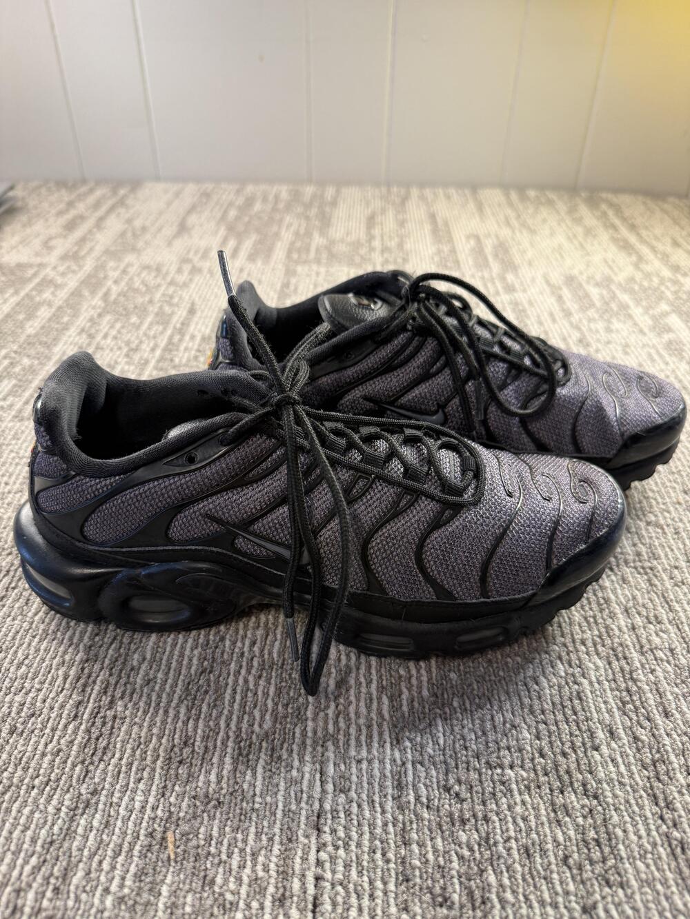 Nike Air Max Plus TN Shoes Womens Size 8.5 Gray Running Sneakers 605112-050